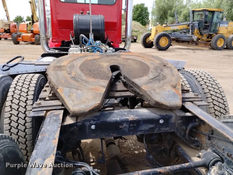 image for item DQ6119 2006 Peterbilt  379 semi truck