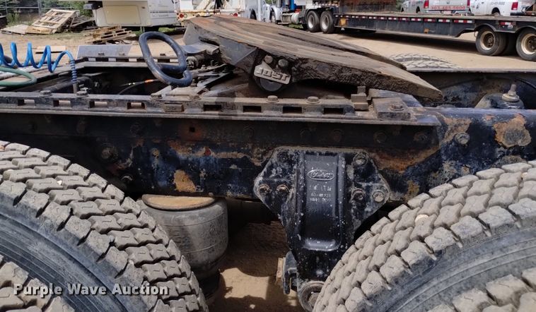 image for item DQ6119 2006 Peterbilt  379 semi truck