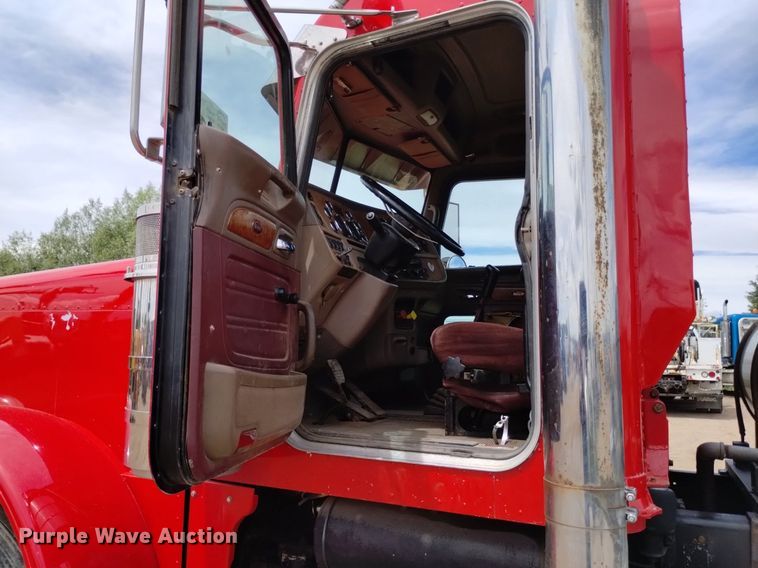 image for item DQ6119 2006 Peterbilt  379 semi truck