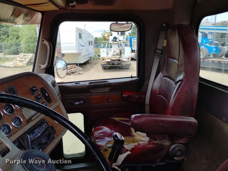 image for item DQ6119 2006 Peterbilt  379 semi truck