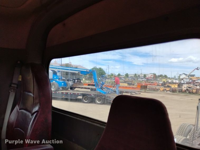 image for item DQ6119 2006 Peterbilt  379 semi truck