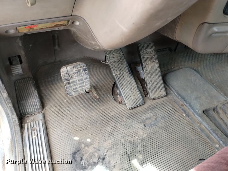 image for item DQ6119 2006 Peterbilt  379 semi truck