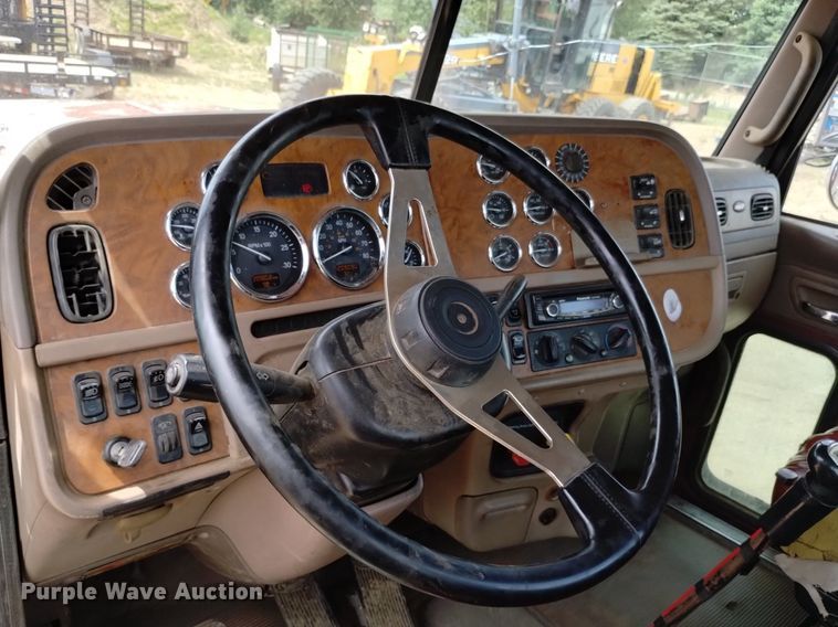 image for item DQ6119 2006 Peterbilt  379 semi truck