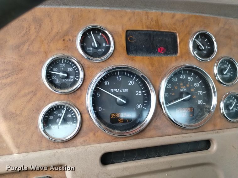 image for item DQ6119 2006 Peterbilt  379 semi truck