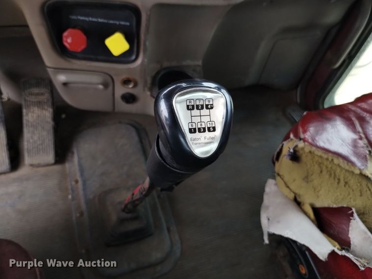 image for item DQ6119 2006 Peterbilt  379 semi truck