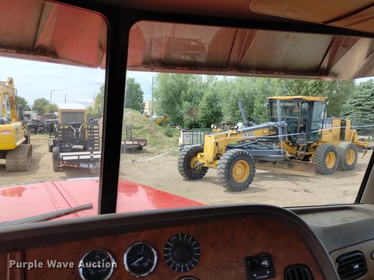 image for item DQ6119 2006 Peterbilt  379 semi truck