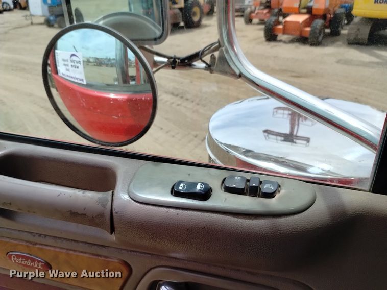 image for item DQ6119 2006 Peterbilt  379 semi truck