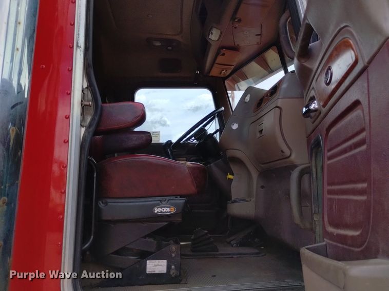 image for item DQ6119 2006 Peterbilt  379 semi truck