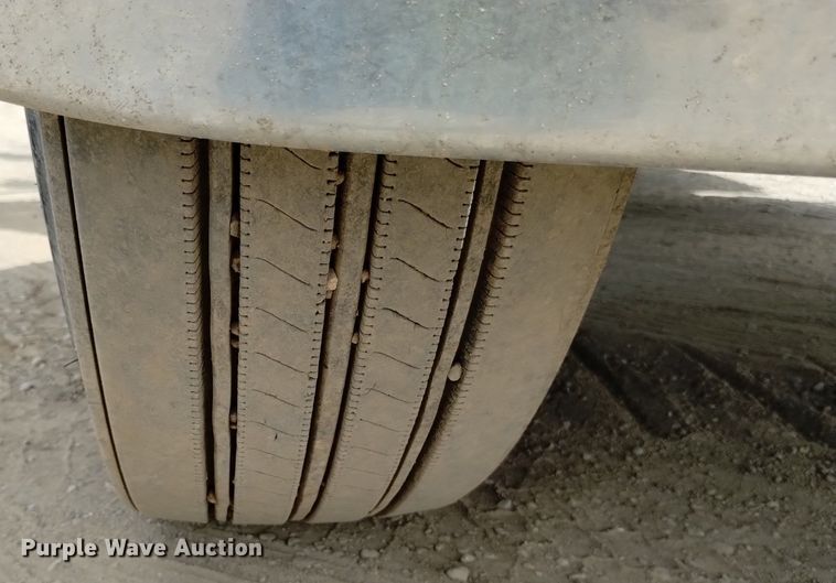 image for item DQ6119 2006 Peterbilt  379 semi truck