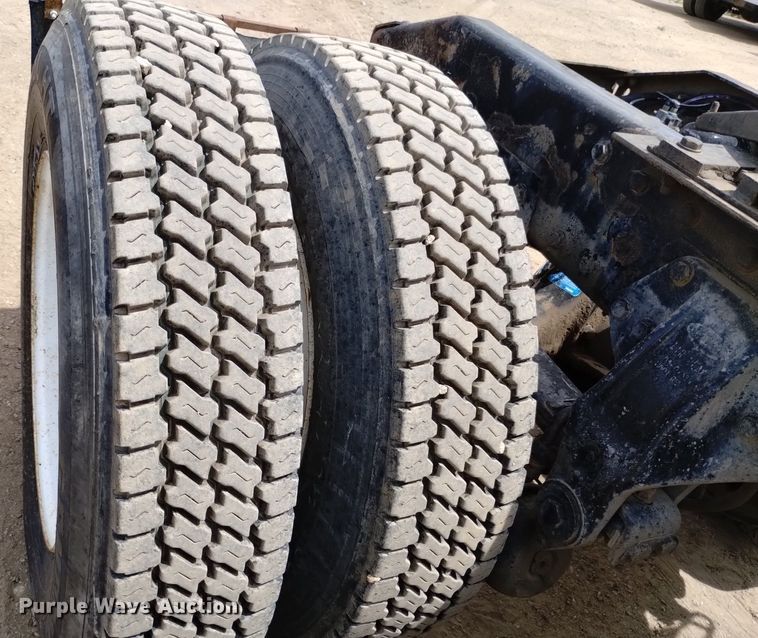 image for item DQ6119 2006 Peterbilt  379 semi truck