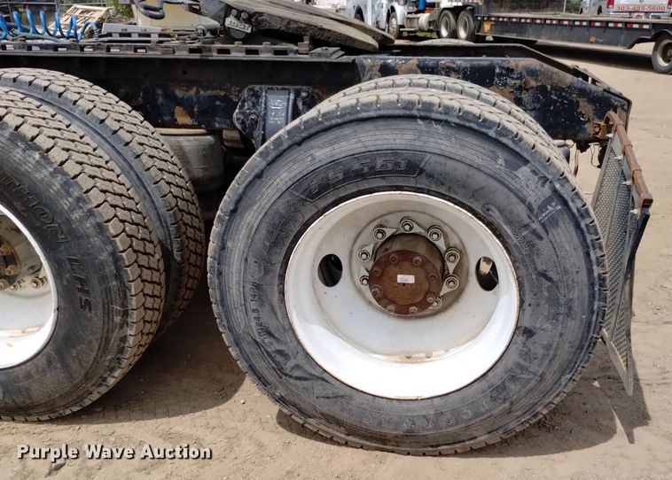 image for item DQ6119 2006 Peterbilt  379 semi truck