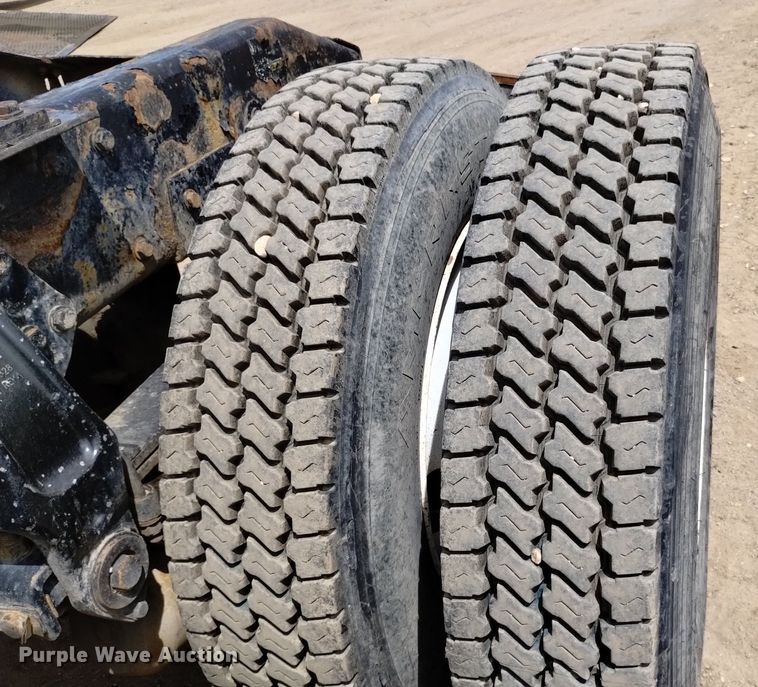 image for item DQ6119 2006 Peterbilt  379 semi truck