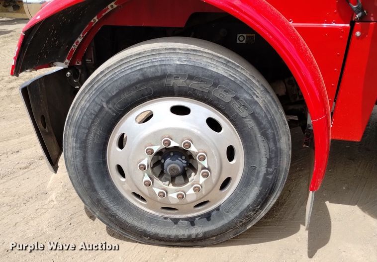 image for item DQ6119 2006 Peterbilt  379 semi truck