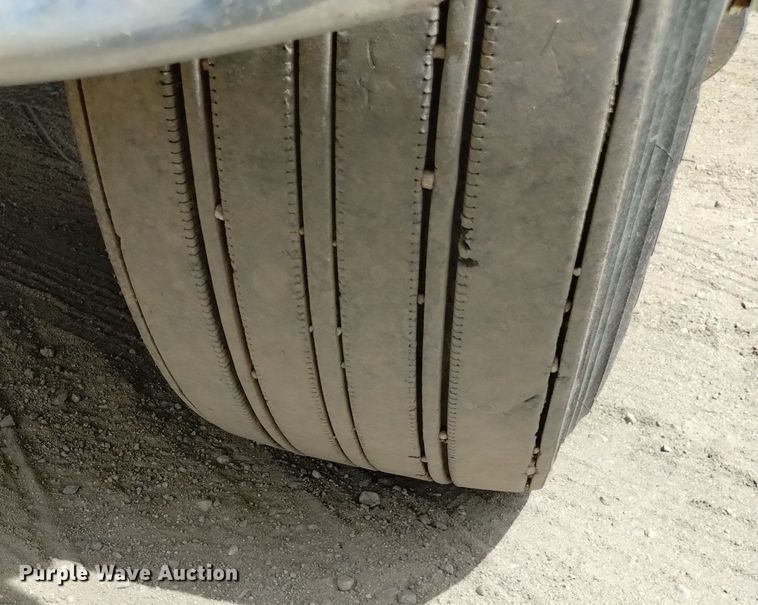 image for item DQ6119 2006 Peterbilt  379 semi truck