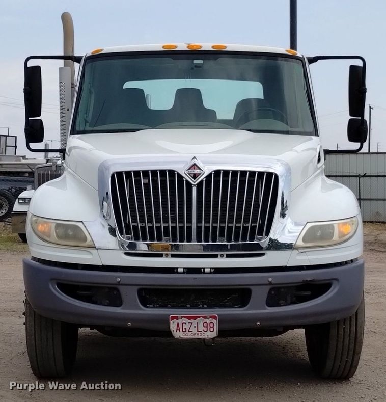 image for item DQ6138 2013 International  7400 WorkStar truck cab and chassis