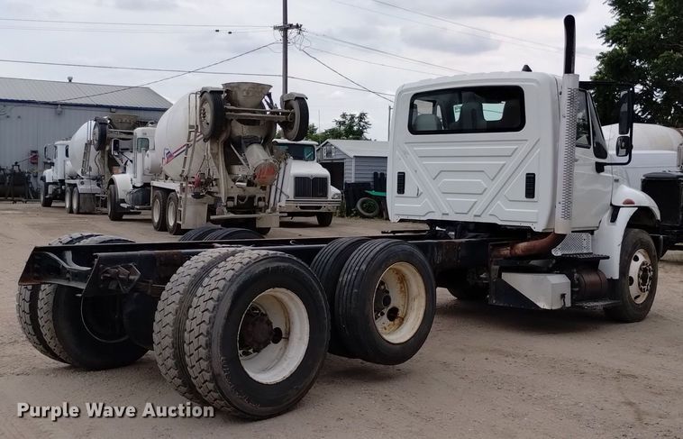 image for item DQ6138 2013 International  7400 WorkStar truck cab and chassis