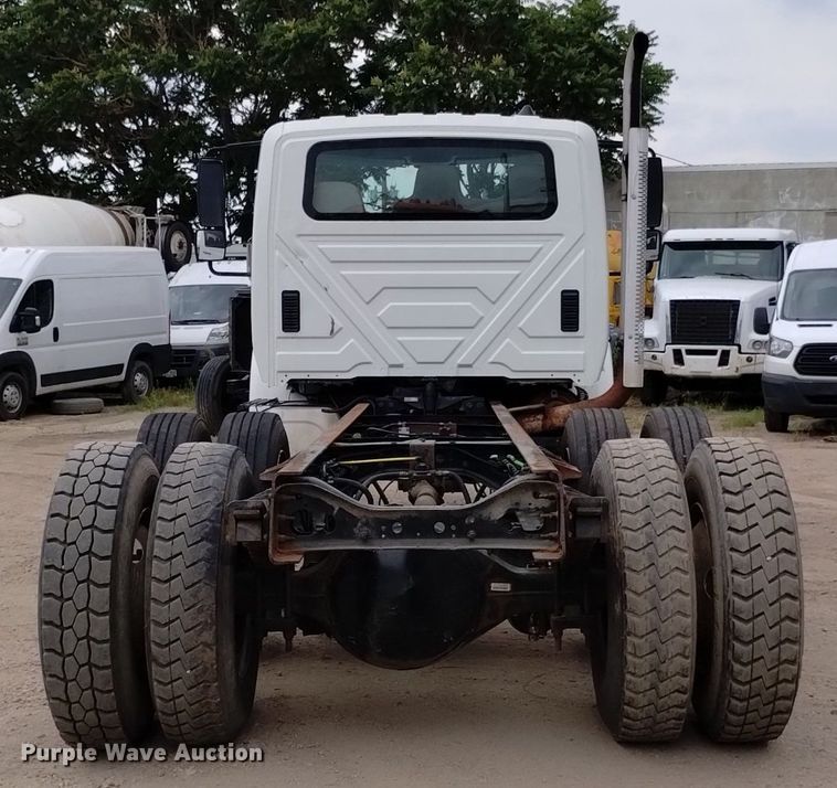 image for item DQ6138 2013 International  7400 WorkStar truck cab and chassis