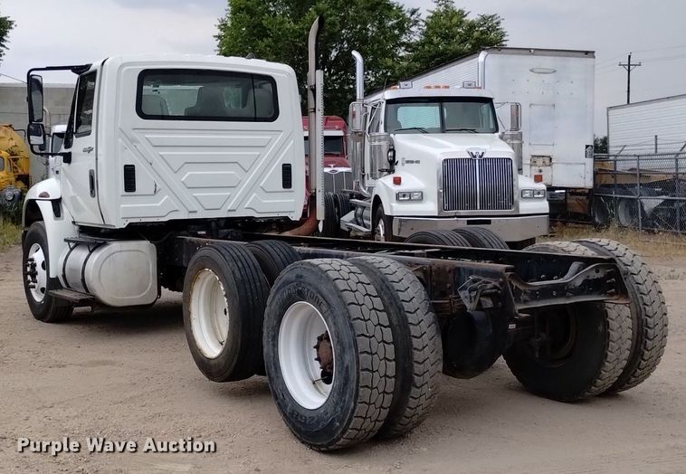 image for item DQ6138 2013 International  7400 WorkStar truck cab and chassis