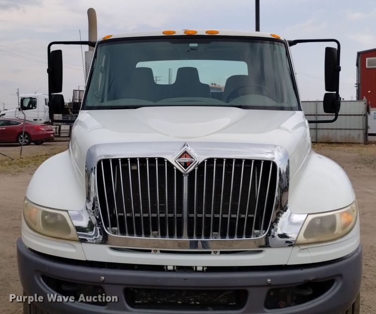 image for item DQ6138 2013 International  7400 WorkStar truck cab and chassis