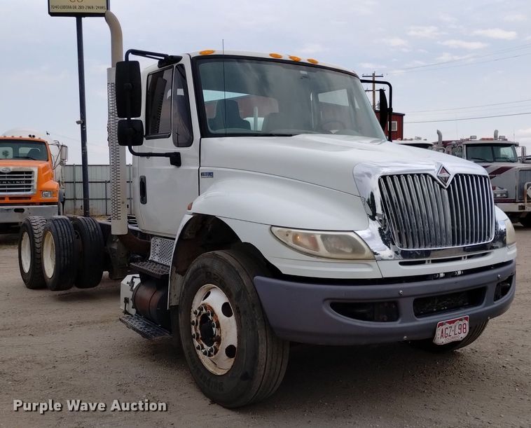 image for item DQ6138 2013 International  7400 WorkStar truck cab and chassis