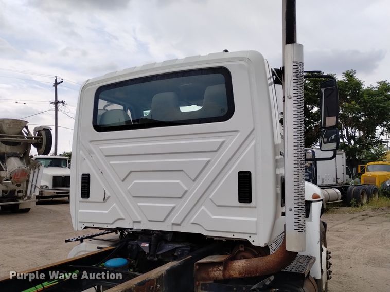 image for item DQ6138 2013 International  7400 WorkStar truck cab and chassis