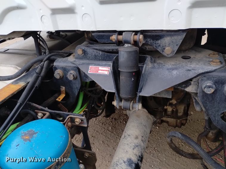 image for item DQ6138 2013 International  7400 WorkStar truck cab and chassis