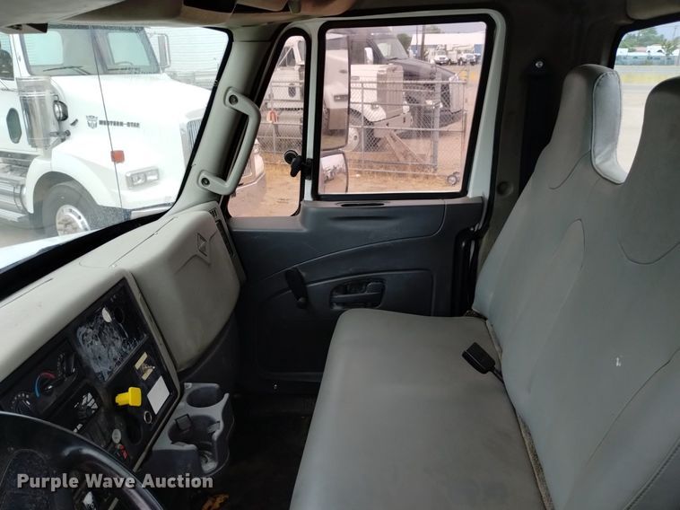 image for item DQ6138 2013 International  7400 WorkStar truck cab and chassis