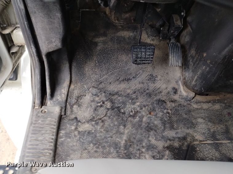 image for item DQ6138 2013 International  7400 WorkStar truck cab and chassis