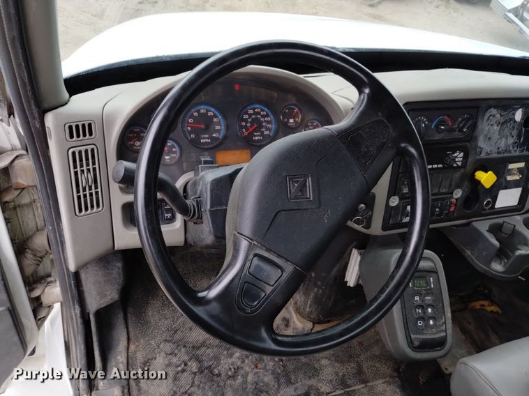 image for item DQ6138 2013 International  7400 WorkStar truck cab and chassis