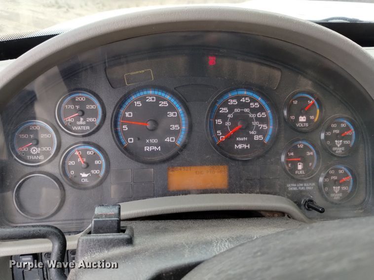 image for item DQ6138 2013 International  7400 WorkStar truck cab and chassis