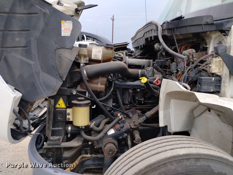 image for item DQ6138 2013 International  7400 WorkStar truck cab and chassis