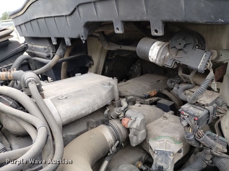 image for item DQ6138 2013 International  7400 WorkStar truck cab and chassis