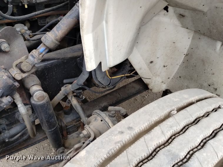 image for item DQ6138 2013 International  7400 WorkStar truck cab and chassis