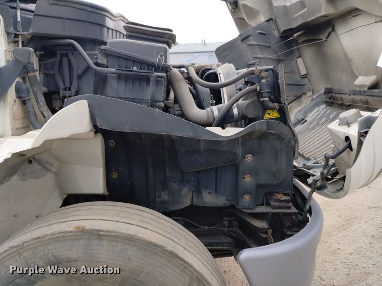 image for item DQ6138 2013 International  7400 WorkStar truck cab and chassis