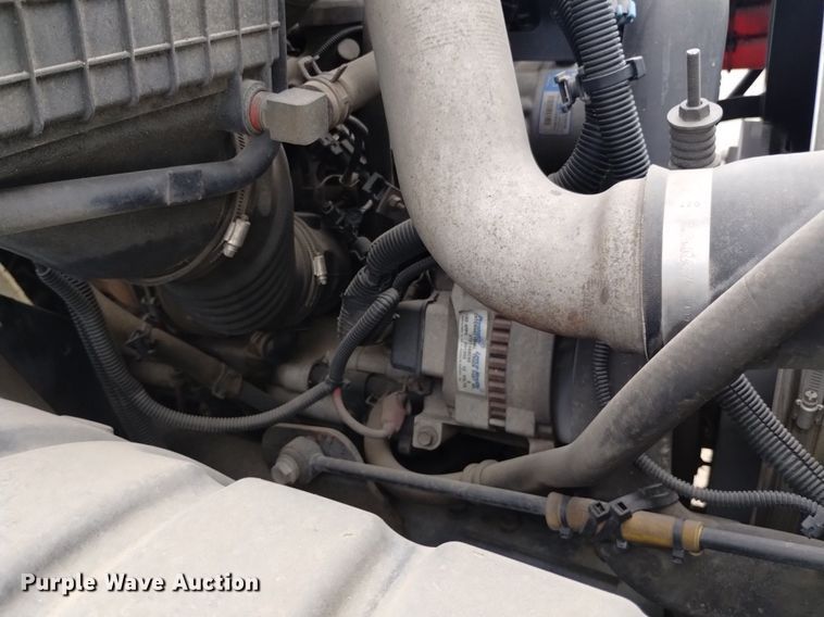 image for item DQ6138 2013 International  7400 WorkStar truck cab and chassis