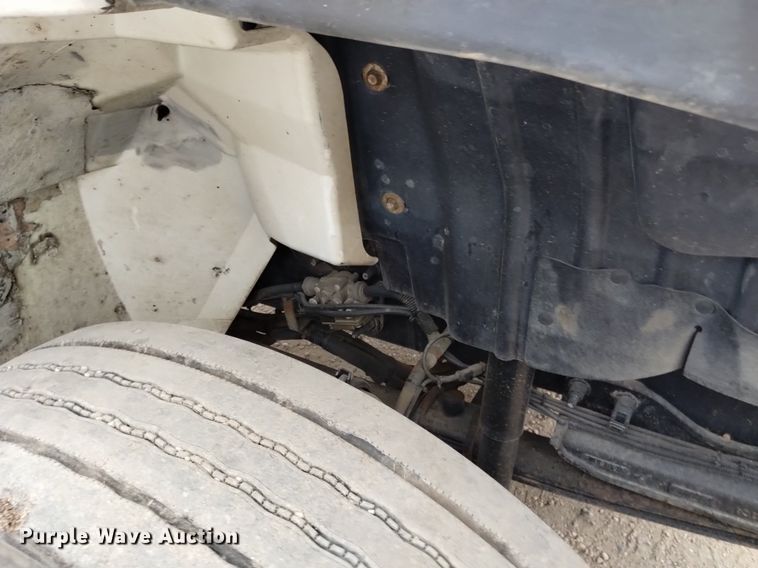 image for item DQ6138 2013 International  7400 WorkStar truck cab and chassis