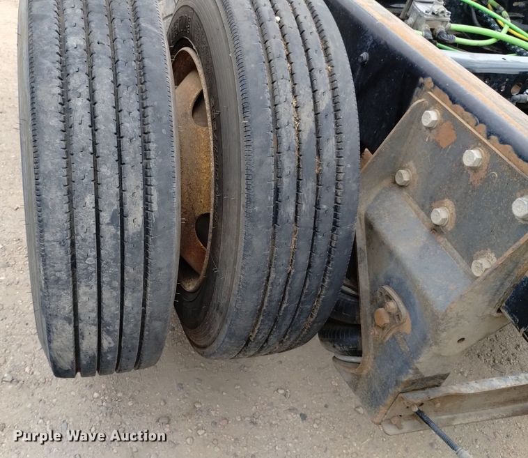 image for item DQ6138 2013 International  7400 WorkStar truck cab and chassis