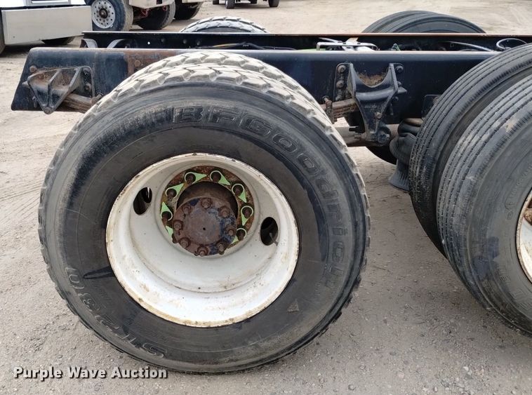 image for item DQ6138 2013 International  7400 WorkStar truck cab and chassis