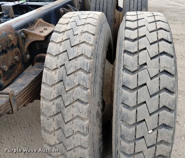 image for item DQ6138 2013 International  7400 WorkStar truck cab and chassis