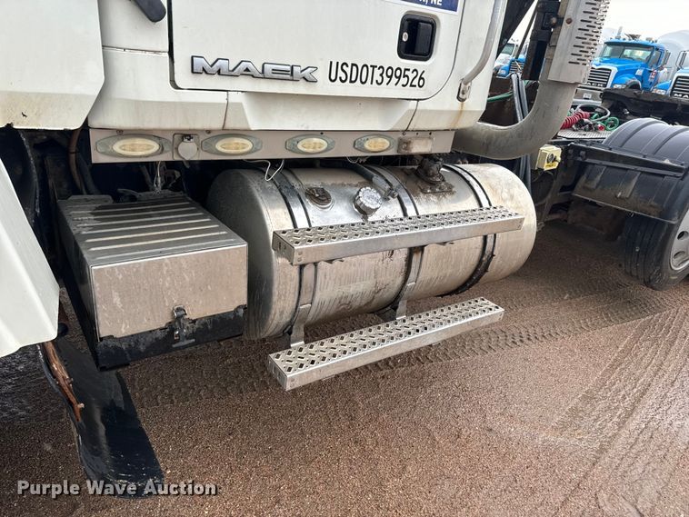 image for item DQ6780 2008 Mack CHU Gold semi truck