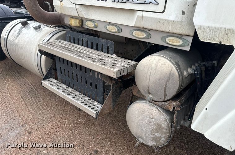 image for item DQ6780 2008 Mack CHU Gold semi truck