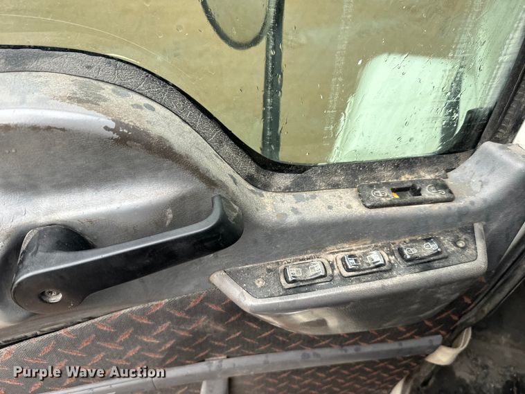 image for item DQ6780 2008 Mack CHU Gold semi truck