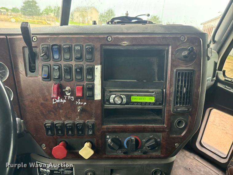 image for item DQ6780 2008 Mack CHU Gold semi truck