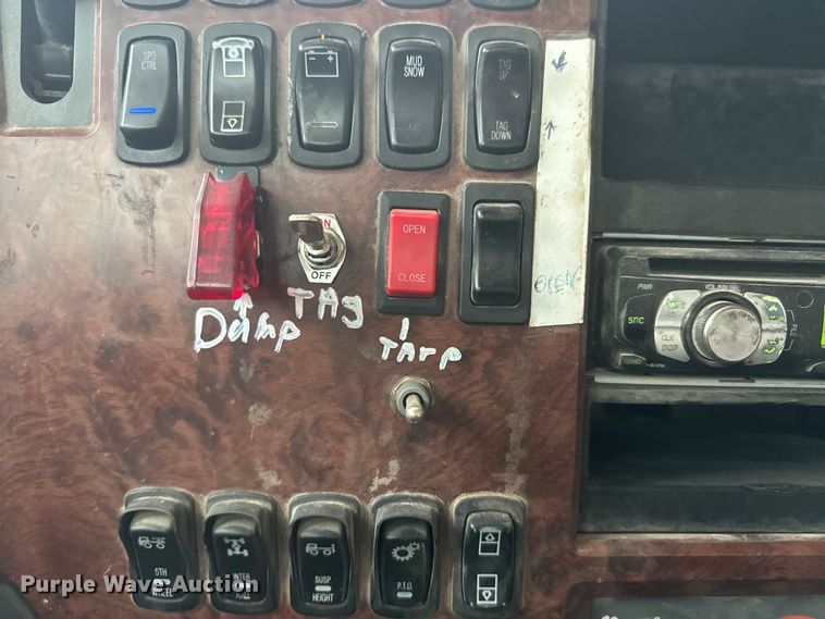 image for item DQ6780 2008 Mack CHU Gold semi truck