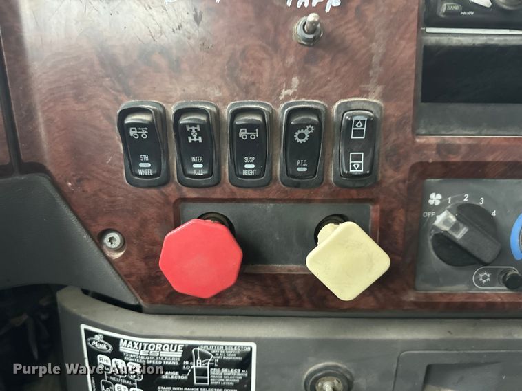 image for item DQ6780 2008 Mack CHU Gold semi truck