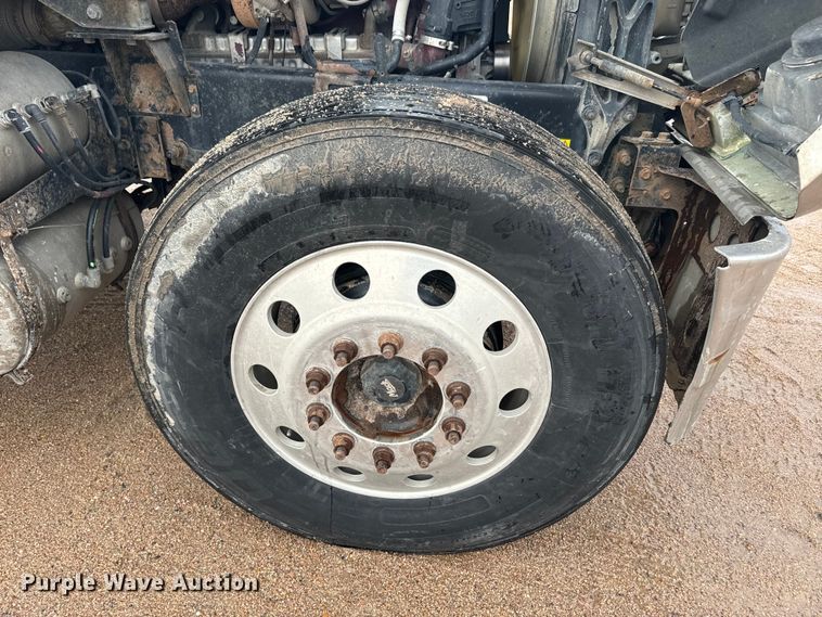 image for item DQ6780 2008 Mack CHU Gold semi truck