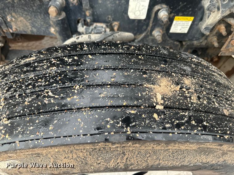 image for item DQ6780 2008 Mack CHU Gold semi truck