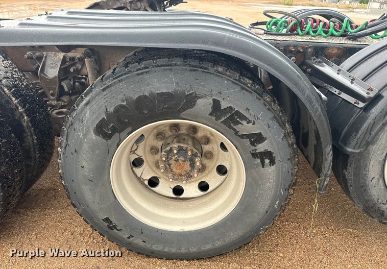 image for item DQ6780 2008 Mack CHU Gold semi truck