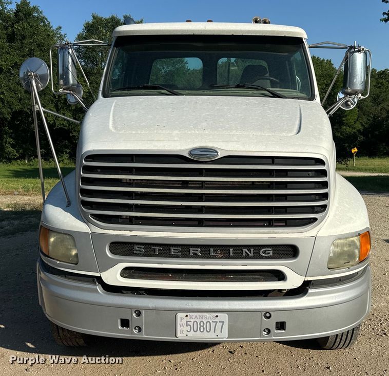 image for item DQ6796 2005 Sterling  semi truck