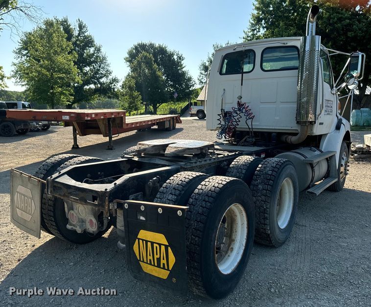 image for item DQ6796 2005 Sterling  semi truck